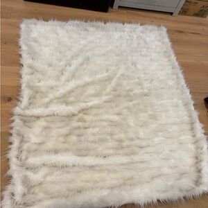 Anthropologie Luxurious White Faux Fur Throw Blanket